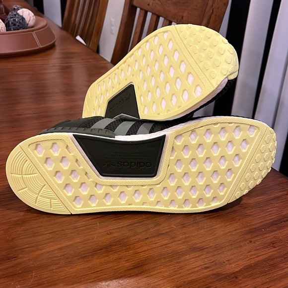 Adidas NMD_R1 Boost NMD R1 Shoes Sneakers new green CQ2414 Men’s Sizes - Picture 13 of 15